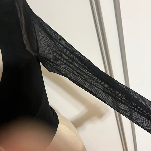 SUPERDOWN Katherine Hook and Eye Top Size Small - Picture 6 of 9